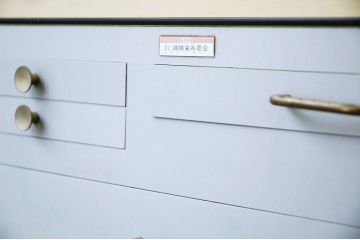 アンティーク家具　珍品!古い歯医者のデンタルキャビネット