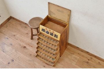 レトロ家具　古い洋品店のレトロな上蓋付き小引出し