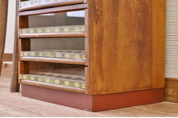 レトロ家具　古い洋品店のレトロな上蓋付き小引出し
