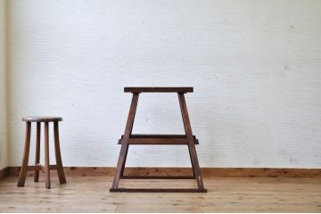 アンティーク雑貨　古い木の小振りな折り畳み式踏み台