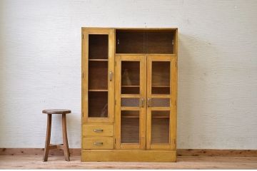 レトロ家具　レトロなデザインの変り型アンティーク本箱