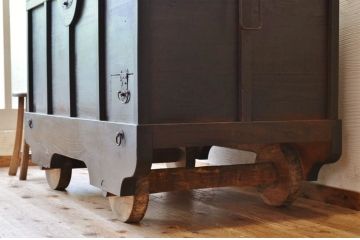アンティーク家具　古民具　骨董　江戸時代　味の良い車長持(時代箪笥)