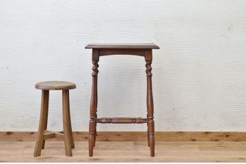 アンティーク家具　素敵なデザイン!アンティークサイドテーブル(花台)