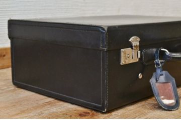 アンティーク雑貨　レトロなデザインのアンティークトランク(1)