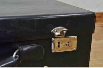 アンティーク雑貨　レトロなデザインのアンティークトランク(1)