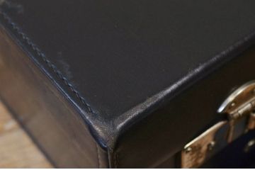 アンティーク雑貨　レトロなデザインのアンティークトランク(1)