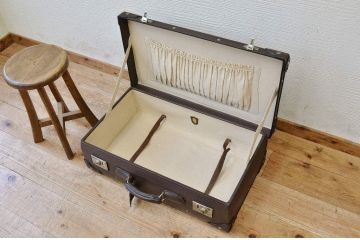 アンティーク雑貨　レトロなデザインのアンティークトランク2