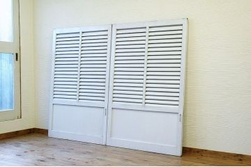 珍品 古いコテージのルーバー扉2枚セット(ラティスフェンス、ヴォレー、ボレー、雨戸)