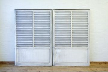 珍品 古いコテージのルーバー扉2枚セット(ラティスフェンス、ヴォレー、ボレー、雨戸)