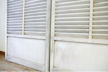 珍品 古いコテージのルーバー扉2枚セット(ラティスフェンス、ヴォレー、ボレー、雨戸)