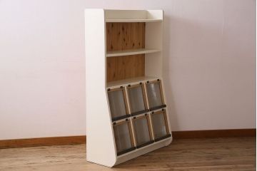 アンティーク家具　アンティーク　パタパタ扉付き!ナラ材製の気泡ガラス入りペイント本棚(マガジンラック)(2)