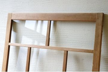 古い木味のシンプルなガラス窓2　