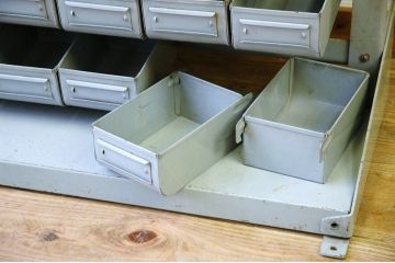 アンティーク雑貨　重厚!古い工場のアイアン部品棚