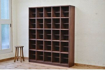 アンティーク家具　古い学校の重厚な下駄箱2　(飾り棚、マス目棚)