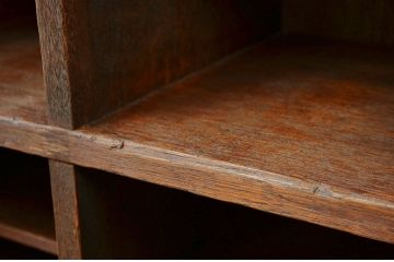 アンティーク家具　古い学校の重厚な下駄箱2　(飾り棚、マス目棚)