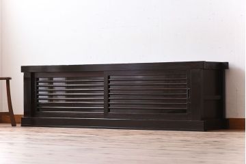 アンティーク家具　六尺　古民具・骨董　横桟ガラス引き戸の水屋箪笥ローボード(食器棚、収納棚、テレビ台、キャビネット)