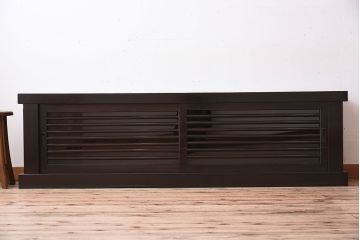 アンティーク家具　六尺　古民具・骨董　横桟ガラス引き戸の水屋箪笥ローボード(食器棚、収納棚、テレビ台、キャビネット)