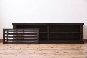 アンティーク家具　六尺　古民具・骨董　横桟ガラス引き戸の水屋箪笥ローボード(食器棚、収納棚、テレビ台、キャビネット)