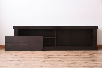 アンティーク家具　六尺　古民具・骨董　横桟ガラス引き戸の水屋箪笥ローボード(食器棚、収納棚、テレビ台、キャビネット)