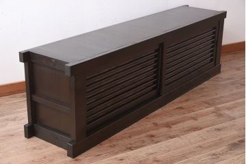 アンティーク家具　六尺　古民具・骨董　横桟ガラス引き戸の水屋箪笥ローボード(食器棚、収納棚、テレビ台、キャビネット)