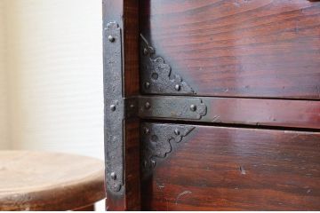 アンティーク家具　古民具　骨董　古い栗材の漆の綺麗な大振り岩谷堂箪笥