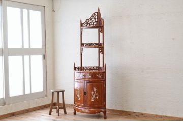 中古　装飾の美しい唐木製の高級コーナーラック(飾り棚)