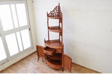 中古　装飾の美しい唐木製の高級コーナーラック(飾り棚)