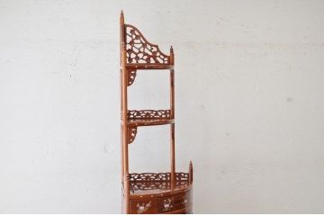 中古　装飾の美しい唐木製の高級コーナーラック(飾り棚)