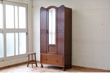 アンティーク家具　イギリスアンティーク　シンプルなワードローブ