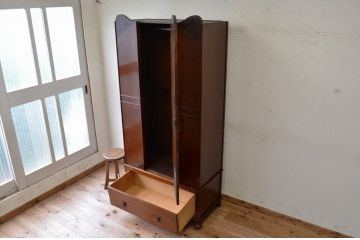 アンティーク家具　イギリスアンティーク　シンプルなワードローブ