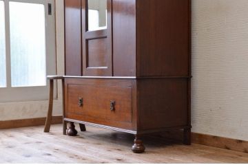 アンティーク家具　イギリスアンティーク　シンプルなワードローブ