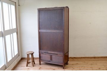 アンティーク家具　イギリスアンティーク　シンプルなワードローブ