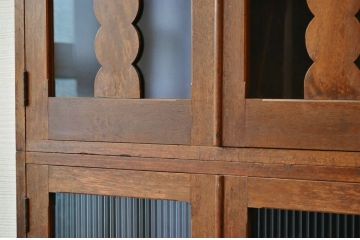 アンティーク家具　☆素敵なデザイン!二段重ねアンティーク収納棚(食器棚)