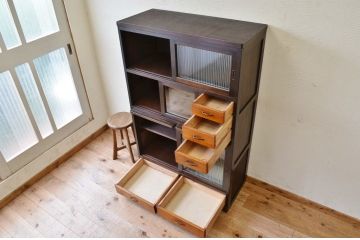 アンティーク家具　作業台付きモールガラスアンティーク食器棚