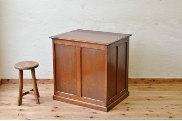 アンティーク家具　古いナラ材の上質な12杯引き出しカウンターテーブル