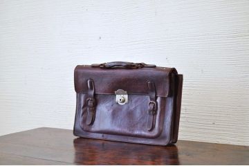 アンティーク雑貨　古い本革製のバック2