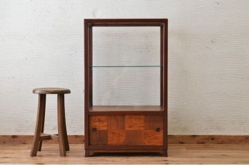 アンティーク家具　古い木の小振りなアンティークガラスケース(飾り棚)