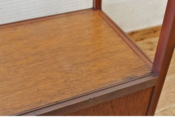 アンティーク家具　古い木の小振りなアンティークガラスケース(飾り棚)