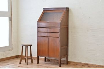 アンティーク家具　☆可愛いデザイン!メガネ屋ガラスケース