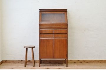 アンティーク家具　☆可愛いデザイン!メガネ屋ガラスケース
