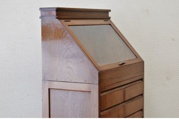 アンティーク家具　☆可愛いデザイン!メガネ屋ガラスケース