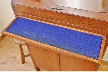 アンティーク家具　☆可愛いデザイン!メガネ屋ガラスケース