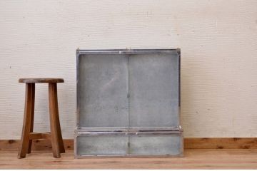 アンティーク家具　古い駄菓子屋のブリキL型ガラスケース1