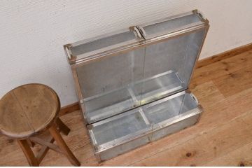 アンティーク家具　古い駄菓子屋のブリキL型ガラスケース1