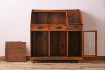 アンティーク家具　和製アンティーク　リメイク品　モールガラス入りデスクサイドキャビネット(サイドボード)