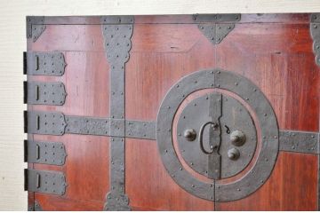アンティーク家具　☆明治時代　漆の綺麗な観音開き時代箪笥