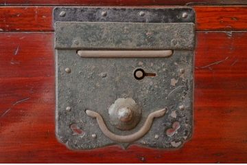 アンティーク家具　☆明治時代　漆の綺麗な観音開き時代箪笥