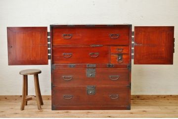 アンティーク家具　☆明治時代　漆の綺麗な観音開き時代箪笥