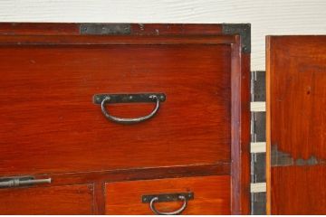 アンティーク家具　☆明治時代　漆の綺麗な観音開き時代箪笥