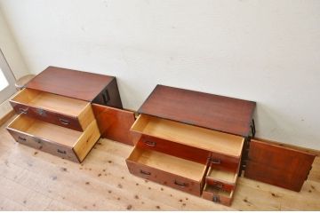 アンティーク家具　☆明治時代　漆の綺麗な観音開き時代箪笥